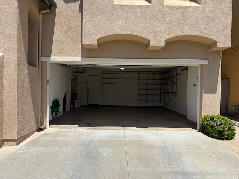 10261 Boyd Dr — Photo 2