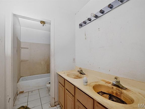 21st image of 2101 E Obear Ave