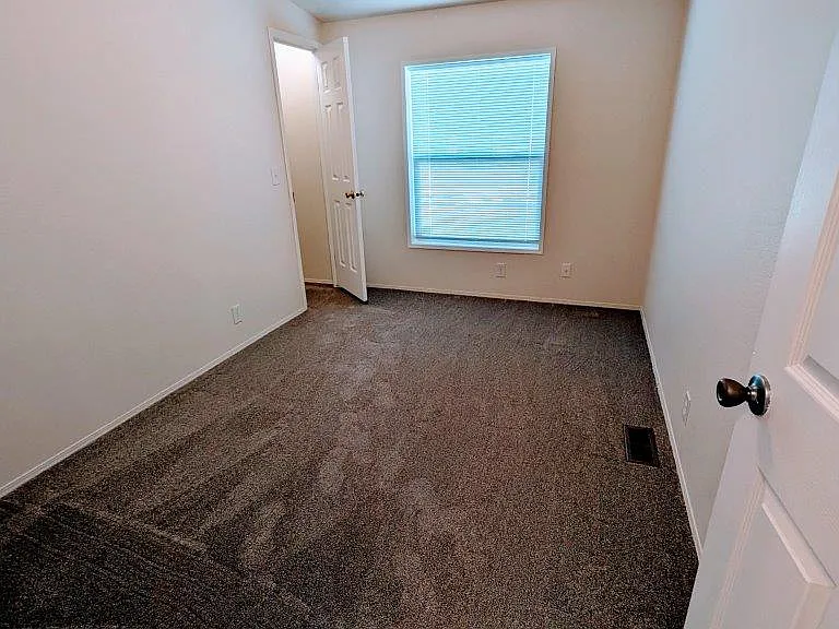 10511 5th Ave E — Photo 10