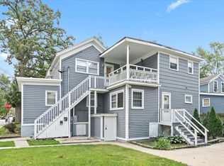 140 College St, Elgin, IL 60120