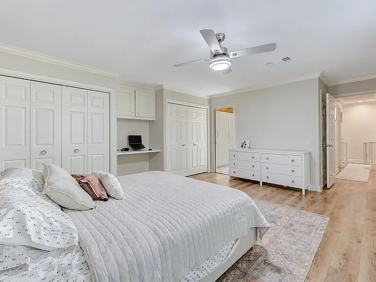 239 Litchfield Ln — Photo 15