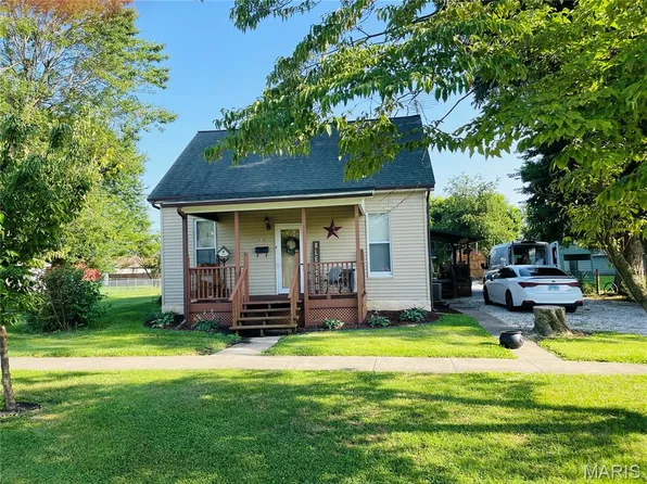 215 Highland St, Carrollton, IL 62016