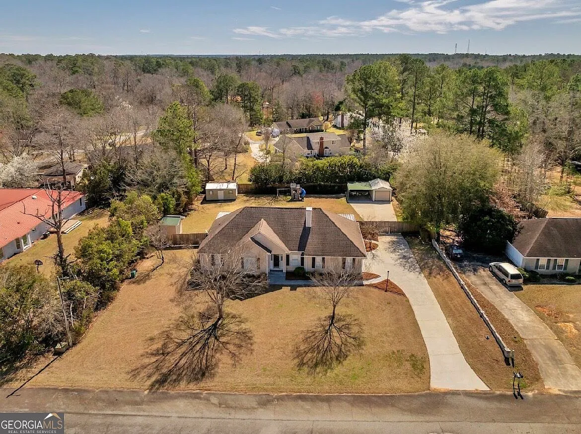 3 bed, 2.0 bath, 1884 sqft, $2,400 — Photo 3