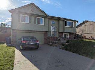 502 Charleston Dr, Papillion, NE 68133