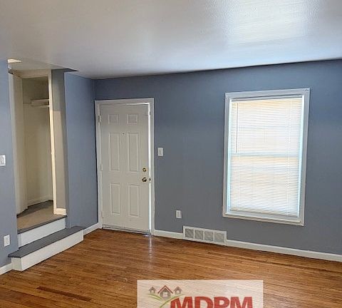 2nd image of 9120 Mettetal St