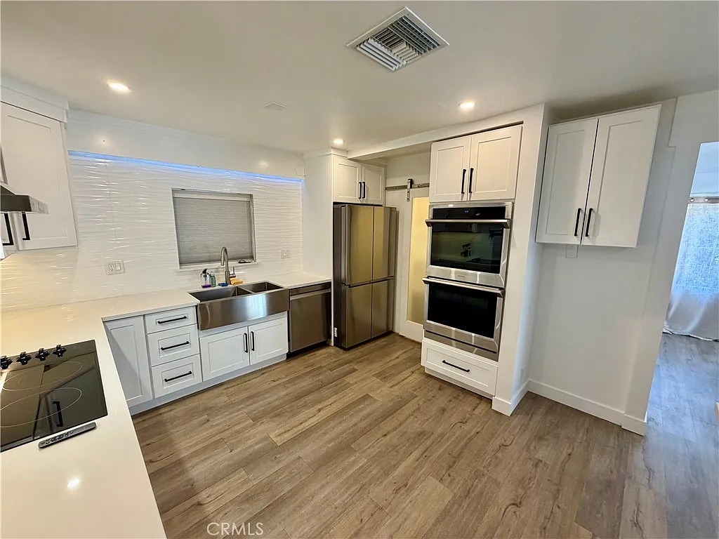 3 bed, 1400 sqft, $4,300 — Photo 3