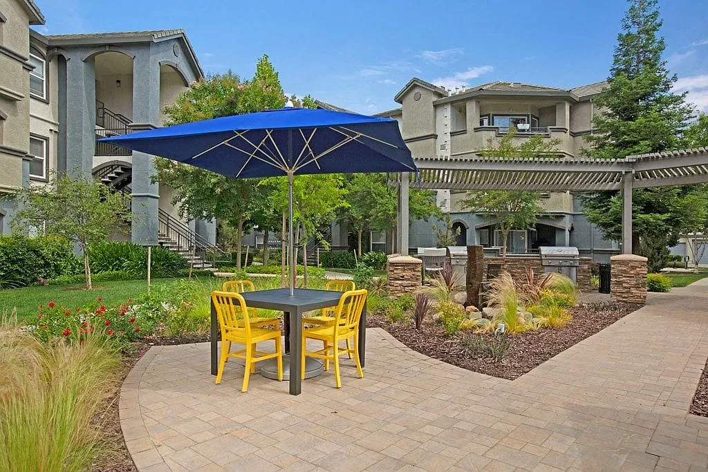 Broadleaf Apartments — Photo 4