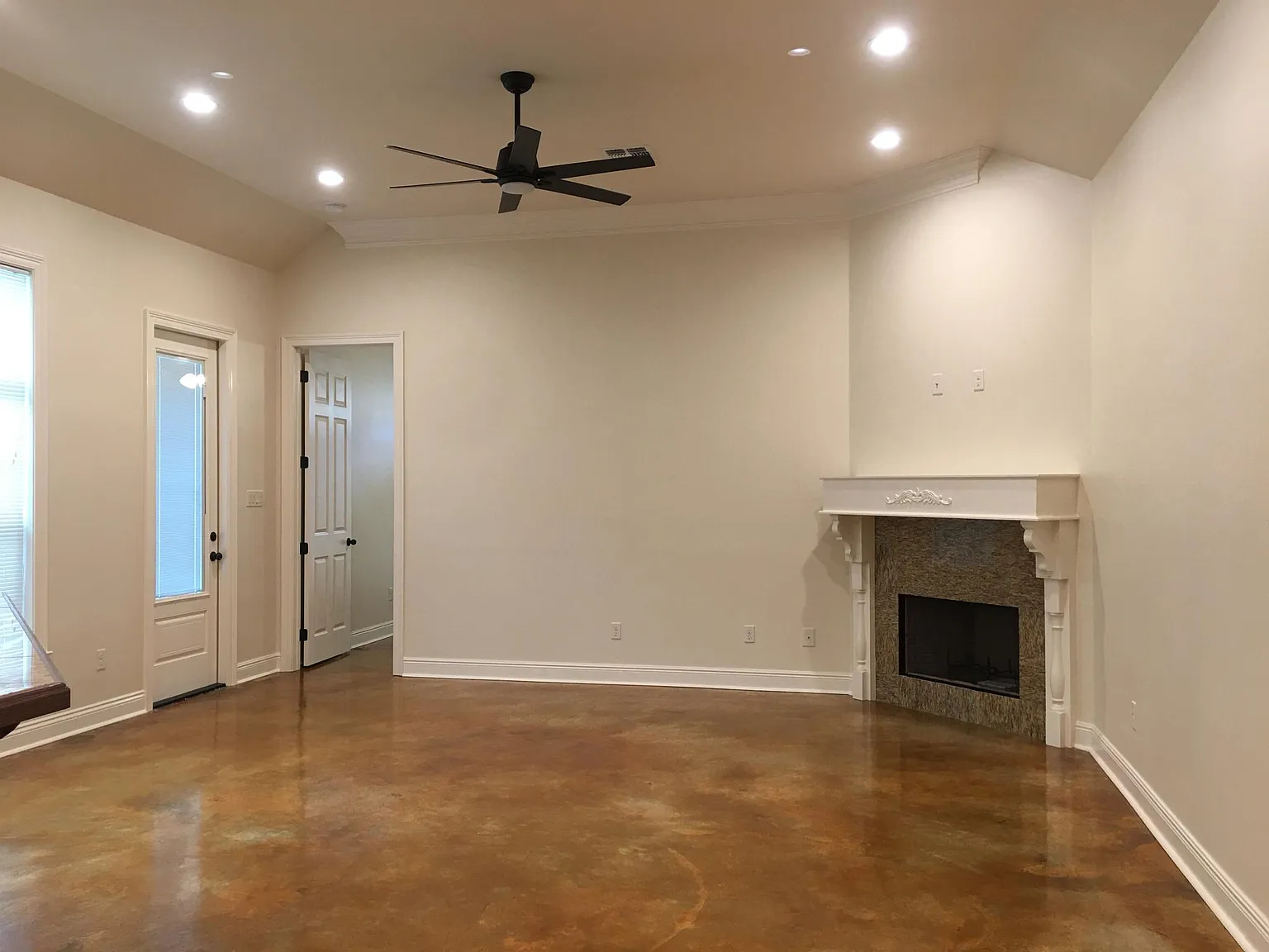 2 bed, 1250 sqft, $1,500 — Photo 2