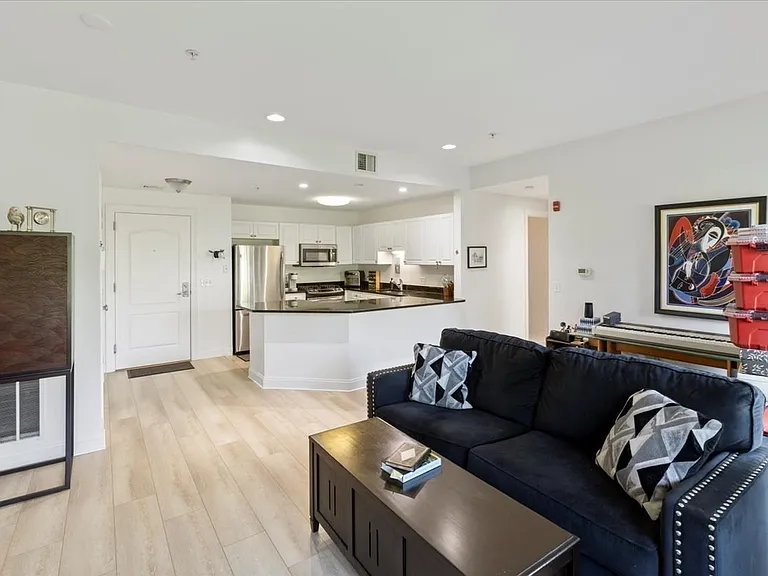 614 Pond St #1303 — Photo 3