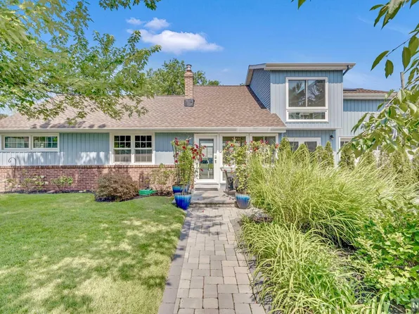 46 Greenwich Dr, Bergenfield, NJ 07621