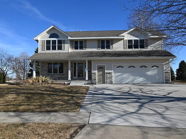 1001 SW Maplewood Dr, Grimes, IA 50111