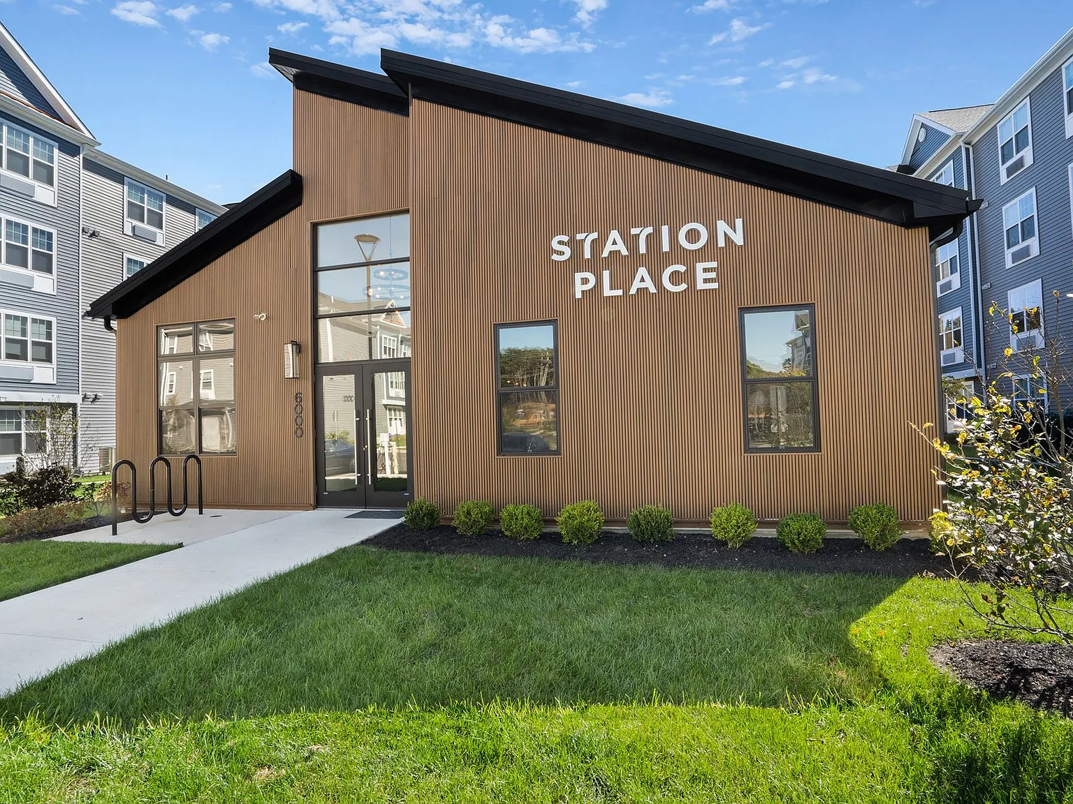 Station Place — Photo 1