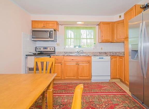 3rd image of 9659 Montbrook Dr
