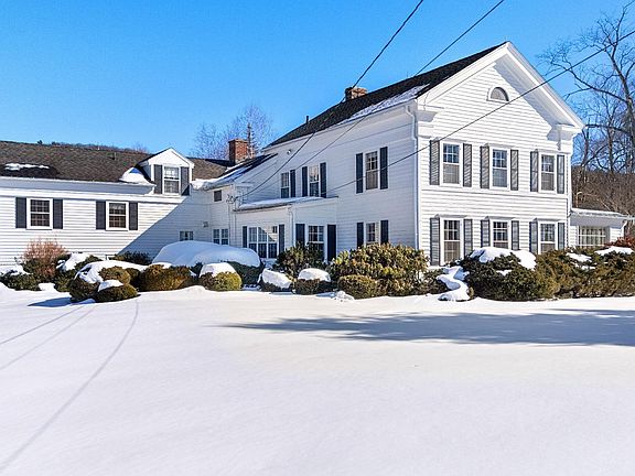 3rd image of 851 Lenox Rd