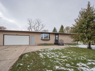 1202 N Elm Ave, Owatonna, MN 55060