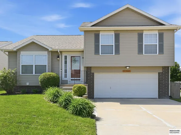 17855 Edna St, Omaha, NE 68136