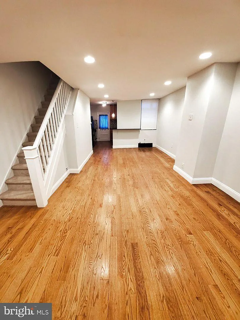 3 bed, 1200 sqft, $2,000 — Photo 2