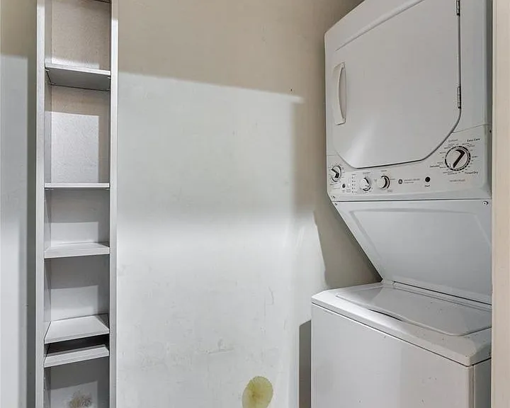 4104 N Hall St #102 — Photo 13