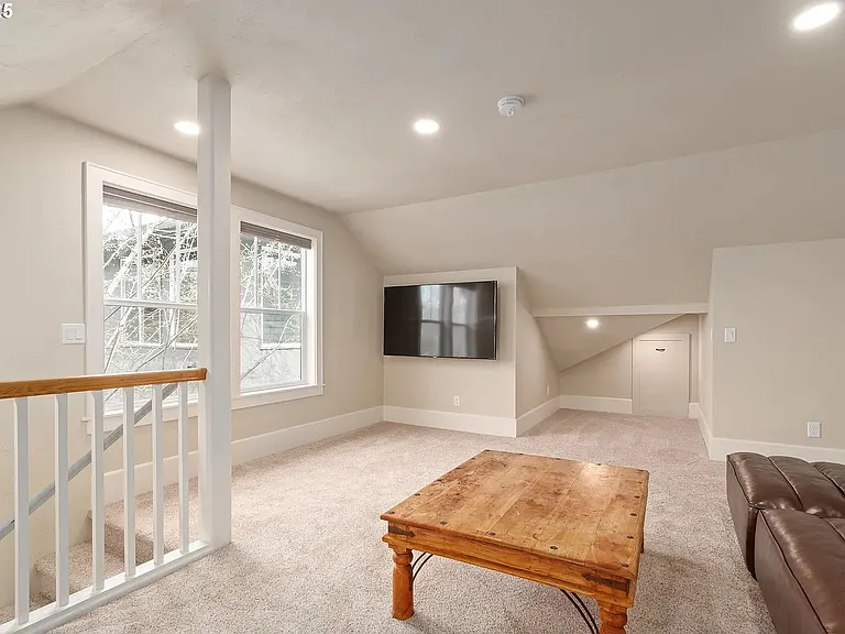 1545 Villard St — Photo 31