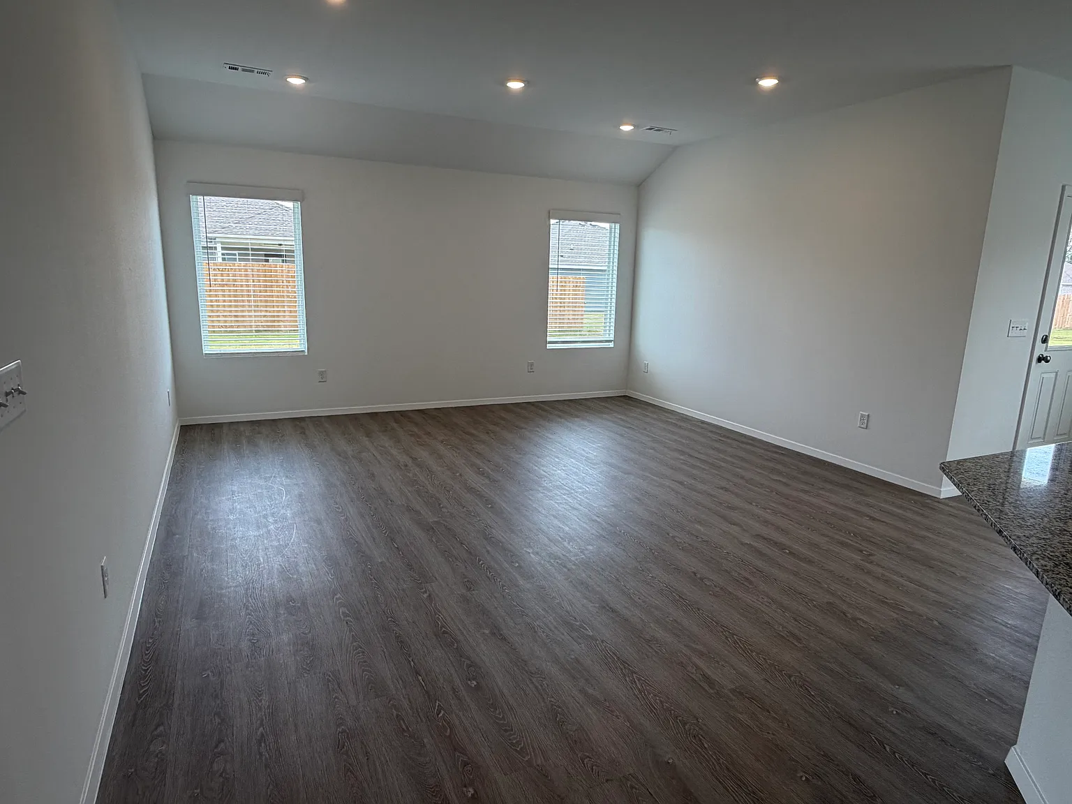 3 bed, 1480 sqft, $1,700 — Photo 4