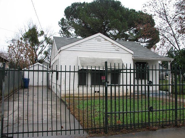 1st image of 2860 Belden St