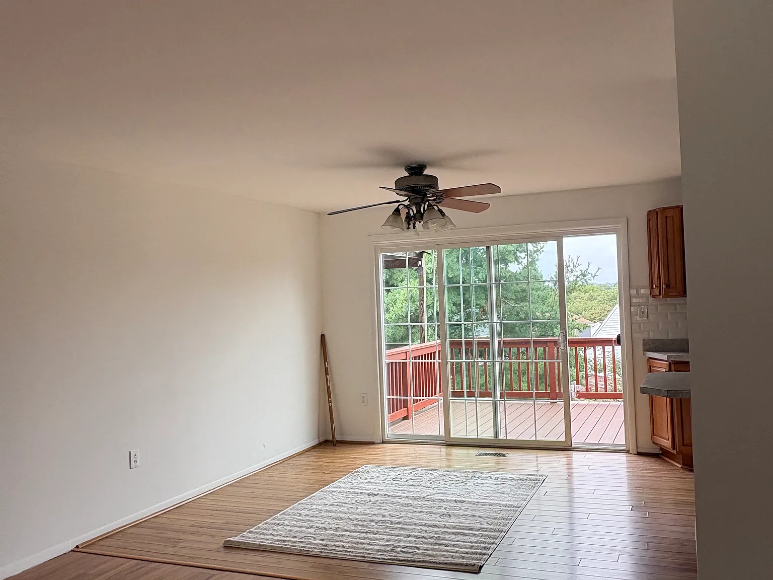 4 bed, 2100 sqft, $2,500 — Photo 3