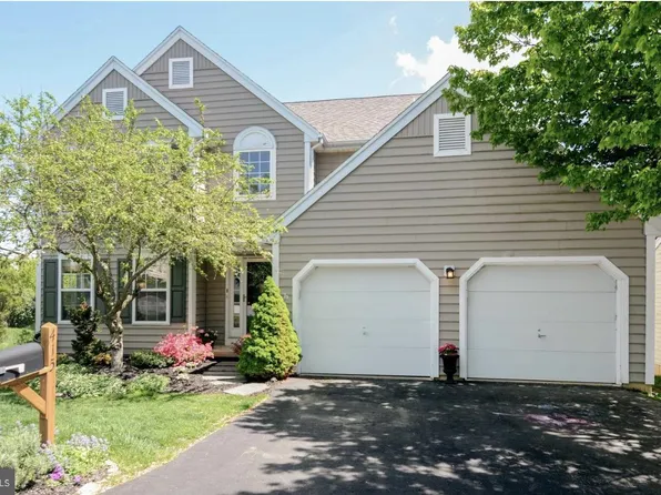 415 Carpenters Cove Ln, Downingtown, PA 19335