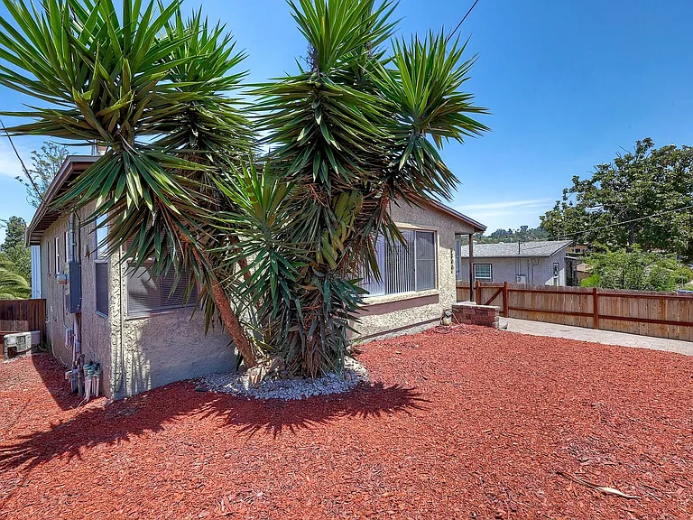 8800 Hayes St — Photo 5
