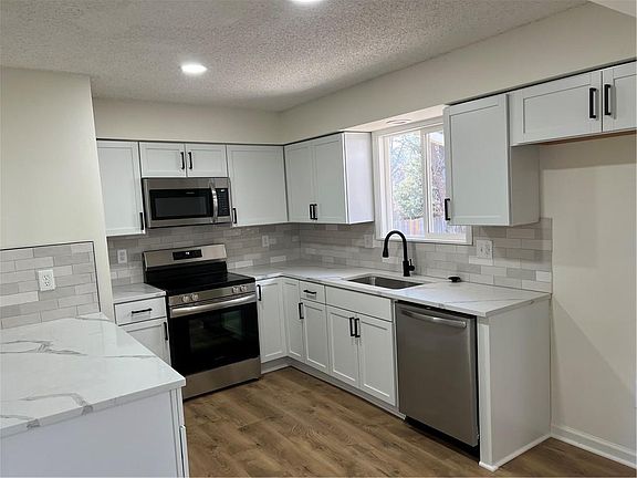 4th image of 10410 Manchester Ave