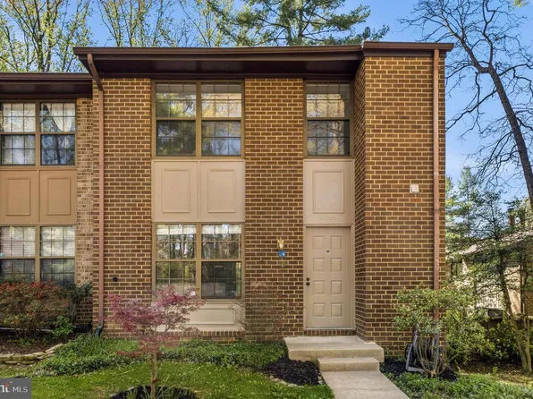 2009 Headlands Cir, Reston, VA 20191