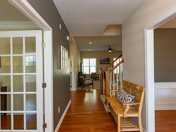 3rd image of 211 Rockywalk Ct