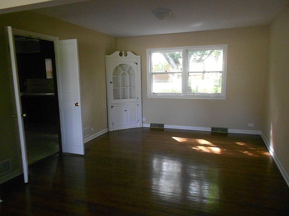 4th image of 754 Central Park Ave