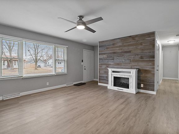 3rd image of 5580 Redwood Ave