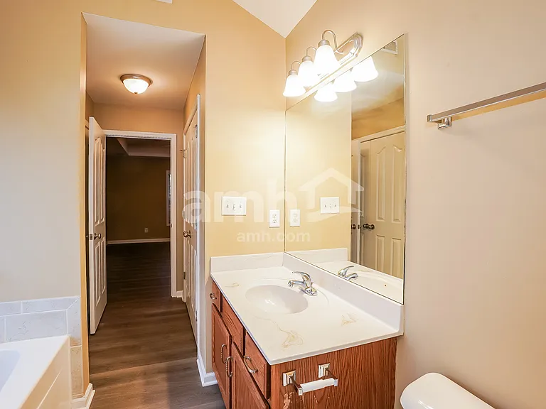 720 Arrowfield Dr — Photo 4