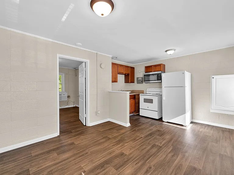 Gurley Flats — Photo 13