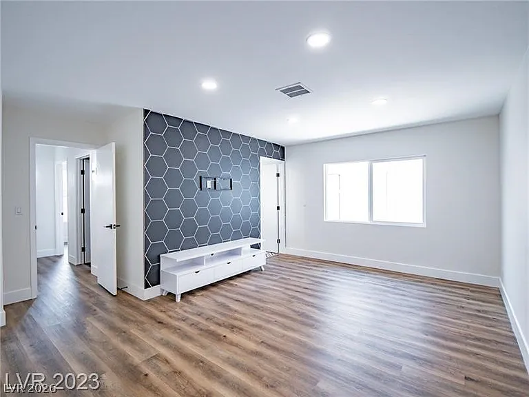 6488 Creston Ave — Photo 17