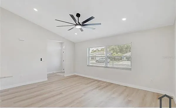 4 bed, 2010 sqft, $3,900 — Photo 3