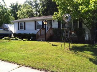 27 John St, Helmetta, NJ 08828