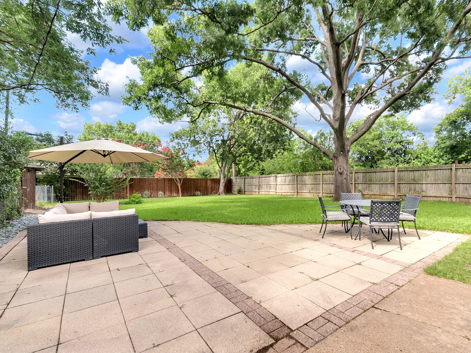 3 bed, 1256 sqft, $2,400 — Photo 4