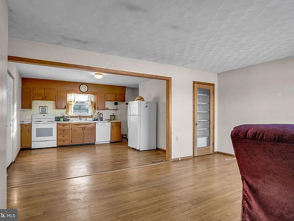 5th image of 36 Clay Rd