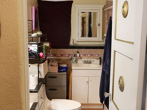 3rd image of 1033 S Shenandoah St #1033