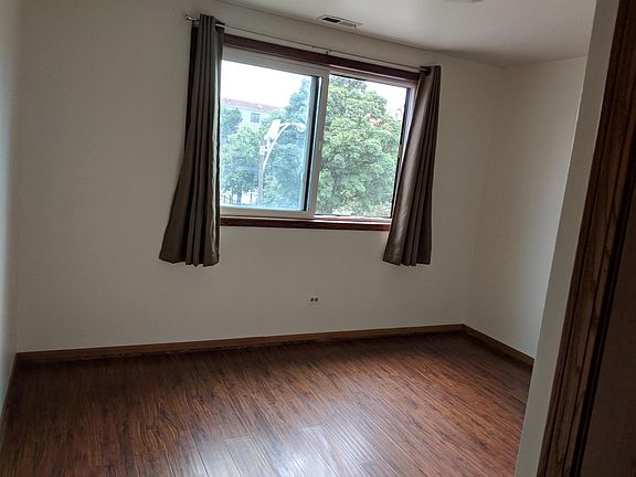 5th image of 2345 W Flournoy St APT 2W