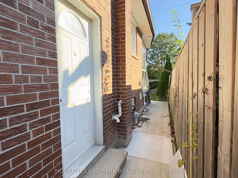 35 Lambeth Sq — Photo 15