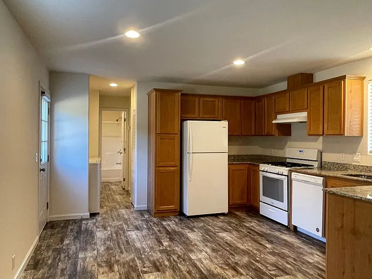 19555 Tunnel Rd — Photo 1