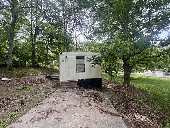 4th image of 102 Avon Ln