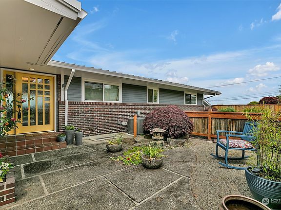 5th image of 1710 N Cascade Avenue