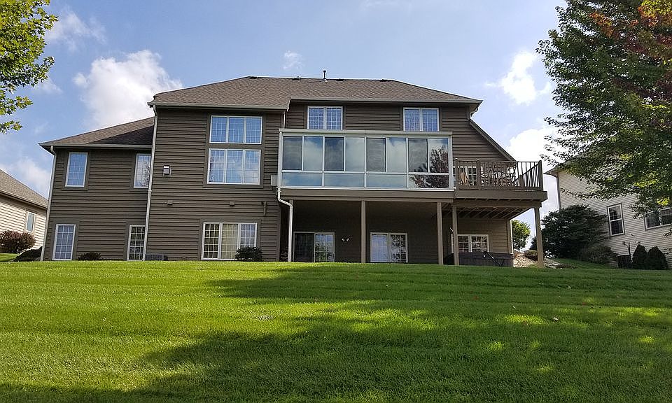 Back of House w/ Sunroom