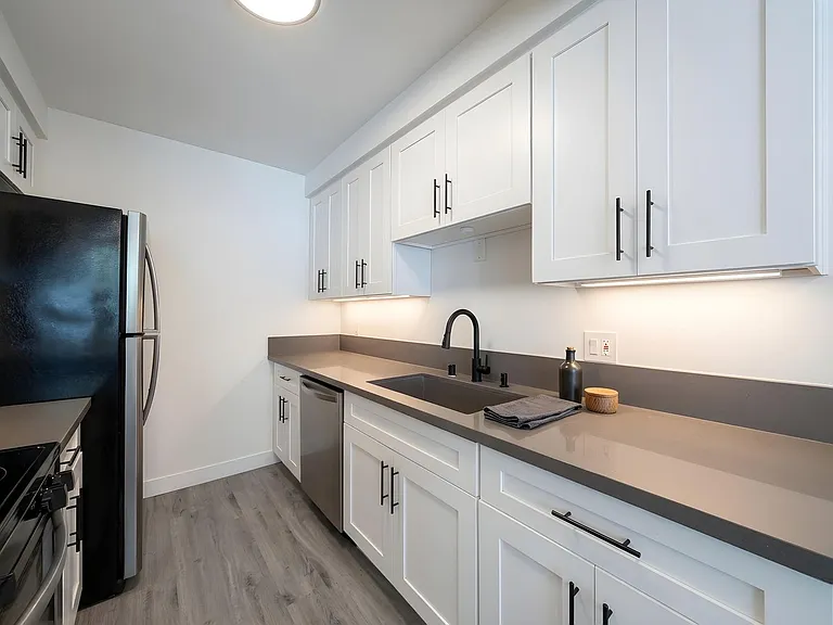 1102 Euclid St — Photo 8