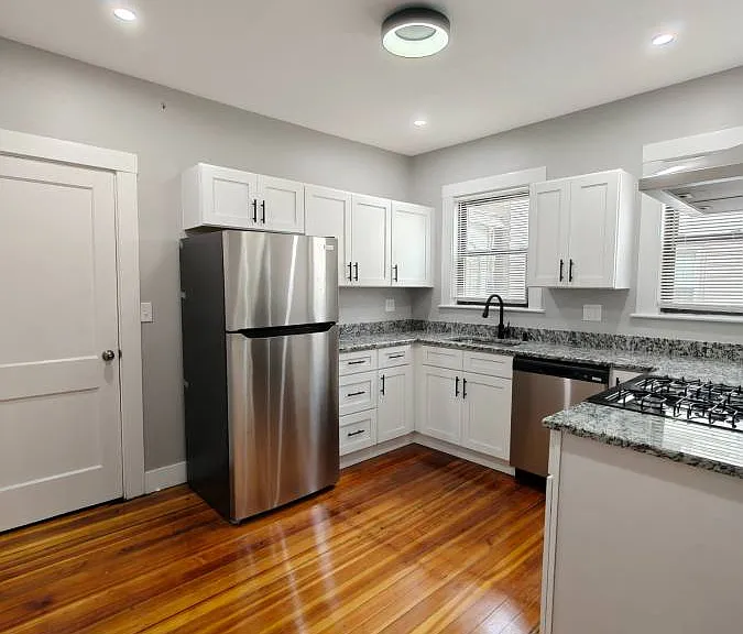 836 Fellsway — Photo 8