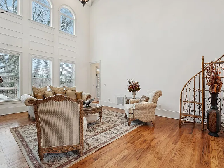343 Summer Garden Dr — Photo 15